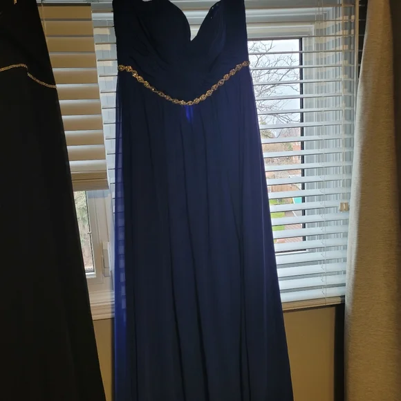 Dress - Picture 2 of 2